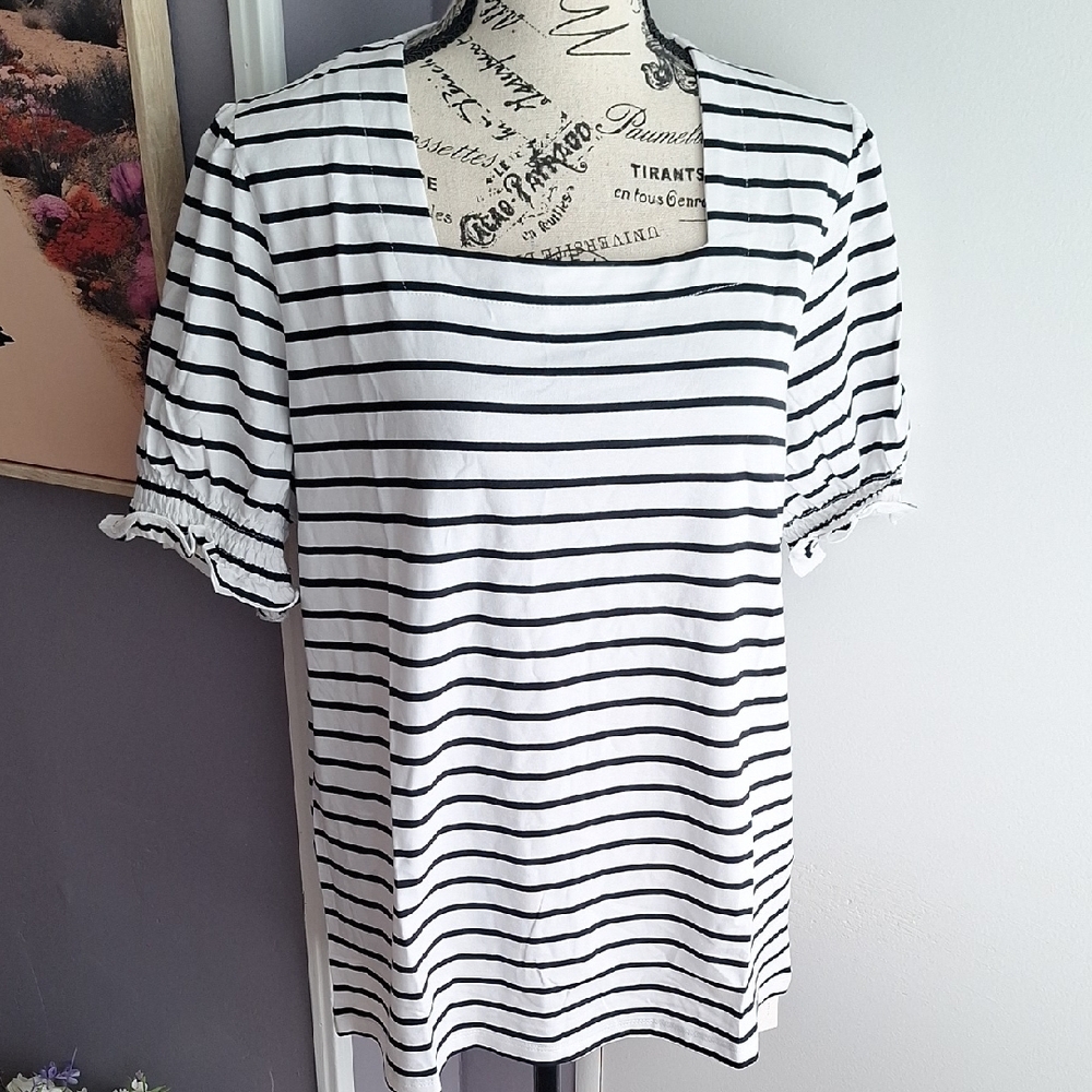 Boxy Black and White Short Sleeve Tee